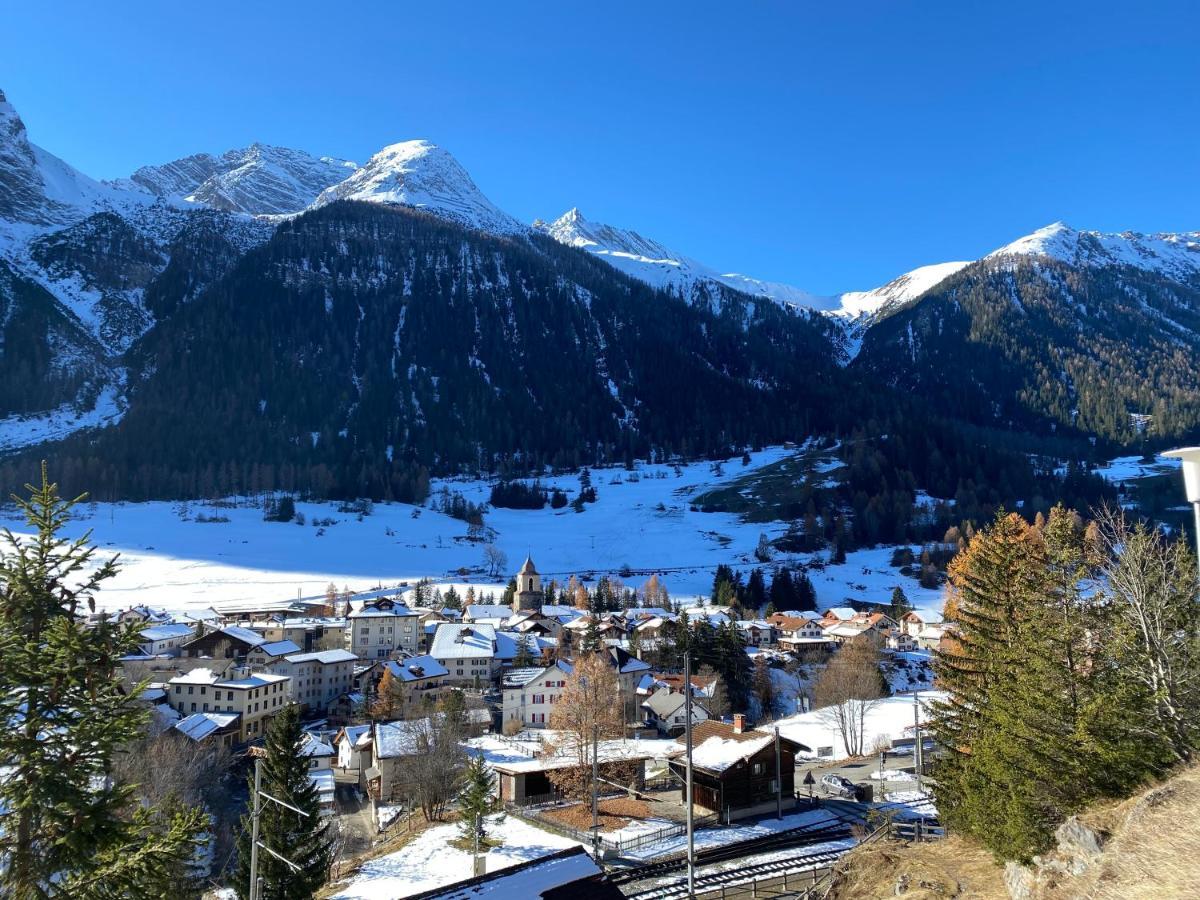 Hotel Weisses Kreuz Berguen ภายนอก รูปภาพ