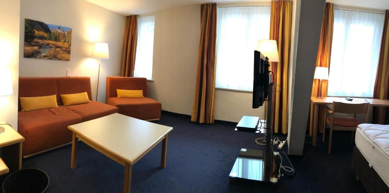 Hotel Weisses Kreuz Berguen ภายนอก รูปภาพ