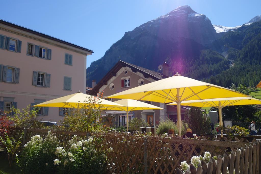 Hotel Weisses Kreuz Berguen ภายนอก รูปภาพ
